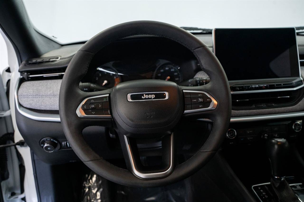 Used 2023 Jeep Compass Latitude AWD/4WD image 14