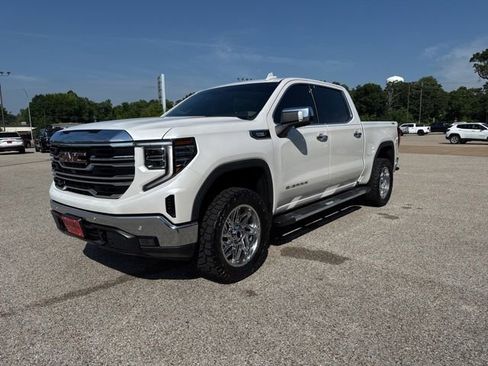 Used 2022 GMC Sierra 1500 SLT w/ SLT Premium Plus Package AWD/4WD image 3