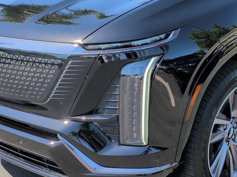 Used 2026 Cadillac Vistiq Sport w/ LPO, Floor Liner Package AWD/4WD image 6