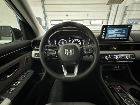 New 2025 Honda Pilot EX-L image 28