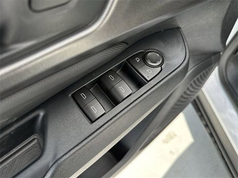 New 2026 Chevrolet Equinox EV LT image 15