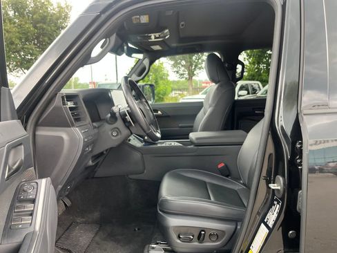 Used 2024 Lexus GX 550 w/ Accessory Package (2T) AWD/4WD image 9