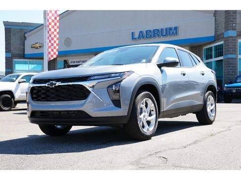 New 2026 Chevrolet Trax LS w/ LS Convenience Package FWD image 1