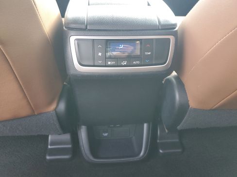 Used 2019 Toyota Highlander Limited image 16