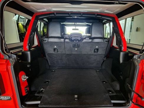 Used 2021 Jeep Wrangler Unlimited Sahara AWD/4WD image 7
