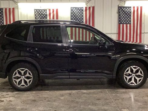 Used 2021 Subaru Forester Premium image 2