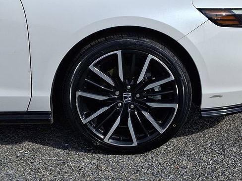 Used 2023 Honda Accord Touring image 8