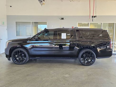 Used 2019 GMC Yukon XL Denali w/ Denali Ultimate Package AWD/4WD image 7