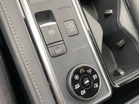 New 2026 Nissan Pathfinder SV image 19