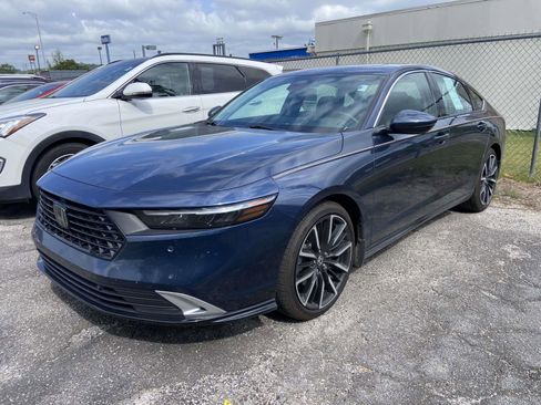 Used 2023 Honda Accord Touring image 4