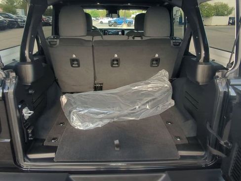 Used 2025 Jeep Wrangler Unlimited Sport AWD/4WD image 23