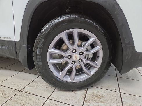 Used 2023 GMC Terrain SLT w/ Tech Package AWD/4WD image 8