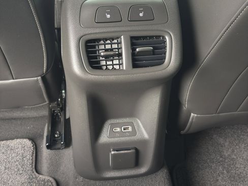 Used 2023 Buick Envision Avenir image 35