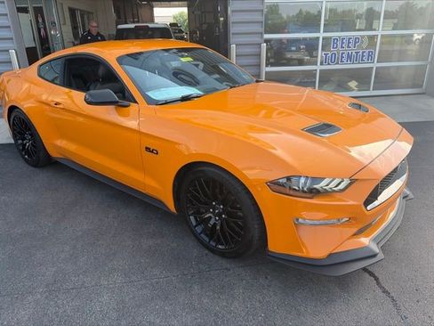Used 2018 Ford Mustang GT Premium w/ GT Performance Package RWD image 4