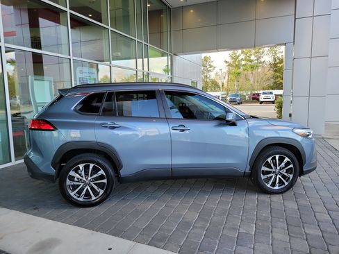 Used 2024 Toyota Corolla Cross XLE image 7