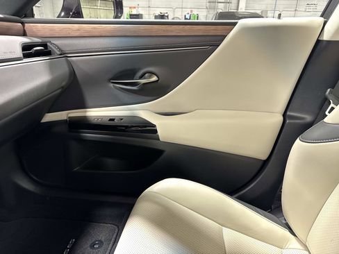 Certified 2023 Lexus ES 350 w/ Premium Package image 22