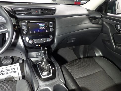 Used 2019 Nissan Rogue SV AWD/4WD image 12