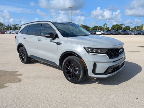 Certified 2023 Kia Sorento SX AWD/4WD image 2