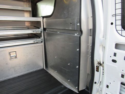 Used 2015 Chevrolet Express 2500 RWD image 17
