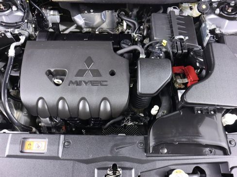 Used 2020 Mitsubishi Outlander SEL AWD/4WD image 41