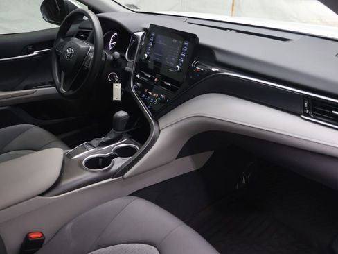 Used 2022 Toyota Camry LE FWD image 11