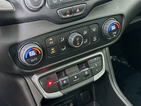 Used 2024 GMC Terrain SLT FWD image 22