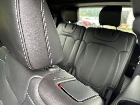 Used 2025 Jeep Grand Cherokee L Limited w/ Luxury Tech Group II AWD/4WD image 18