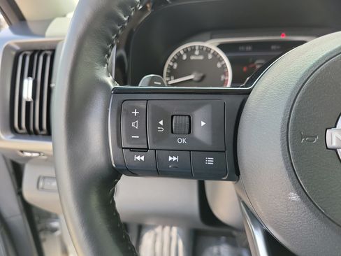 Used 2024 Nissan Pathfinder SL w/ Black Appearance Package FWD image 22