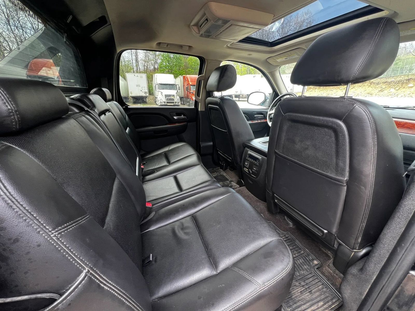 Used 2011 Chevrolet Avalanche LTZ AWD/4WD image 11
