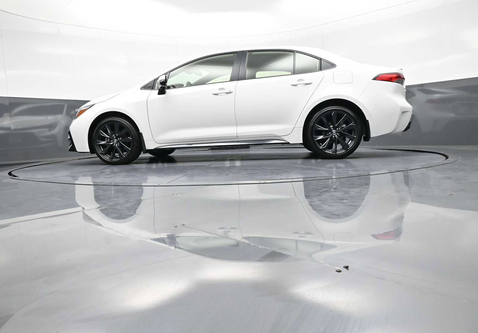 Certified 2026 Toyota Corolla SE FWD image 32