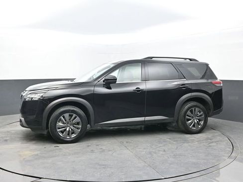 Used 2025 Nissan Pathfinder SV image 2