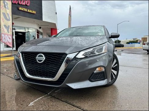 Used 2021 Nissan Altima 2.5 SV image 1
