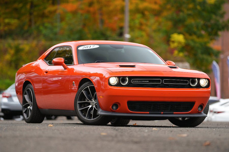 Used 2017 Dodge Challenger R/T Scat Pack RWD image 4