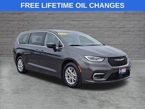 Used 2023 Chrysler Pacifica Touring-L FWD image 1
