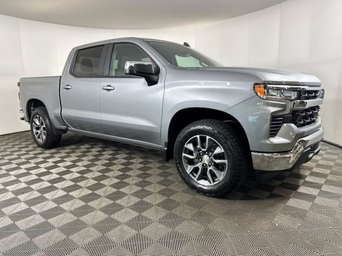 Used 2025 Chevrolet Silverado 1500 LT image 2