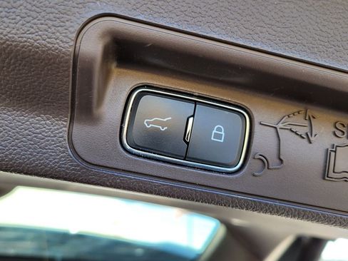 Used 2024 Ford Explorer King Ranch w/ Technology Package RWD image 12