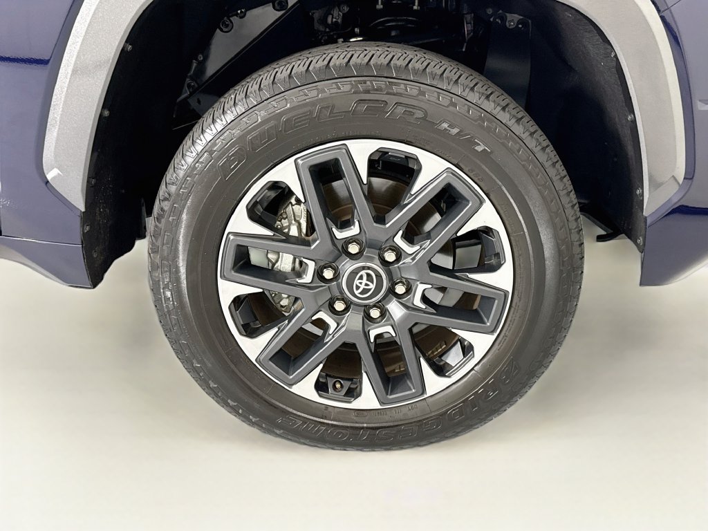 Used 2025 Toyota Tundra Limited AWD/4WD image 32