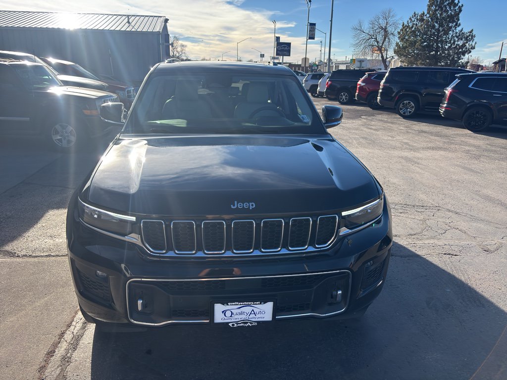 Used 2023 Jeep Grand Cherokee Overland w/ Luxury Tech Group IV AWD/4WD image 3