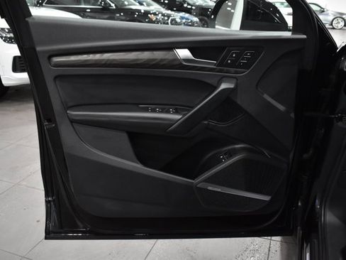 Used 2020 Audi Q5 e Premium Plus w/ Premium Plus Package image 33