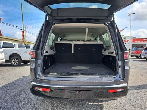 Used 2024 Jeep Wagoneer L Series II image 25