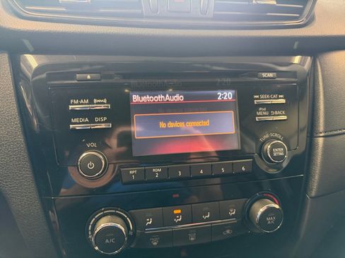 Used 2017 Nissan Rogue S w/ S Appearance Package AWD/4WD image 21