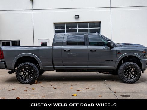 Used 2025 RAM 3500 Limited AWD/4WD image 10