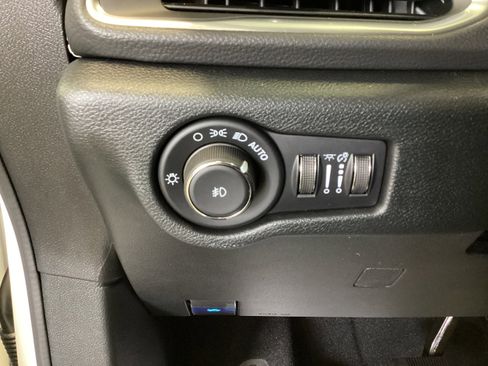 New 2026 Chrysler Pacifica Limited FWD image 19