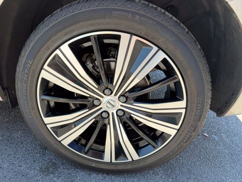 Certified 2023 Volvo XC60 B5 Plus w/ Protection Package Premier FWD image 32
