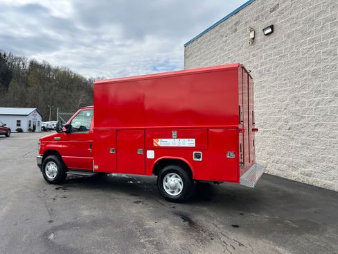 New 2026 Ford E-350 and Econoline 350 Super Duty w/ Interior Upgrade Package RWD image 9