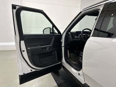 Used 2024 Rivian R1S Adventure AWD/4WD image 16