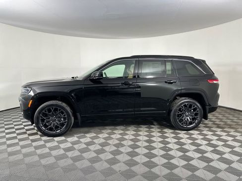 New 2026 Jeep Grand Cherokee Summit image 3