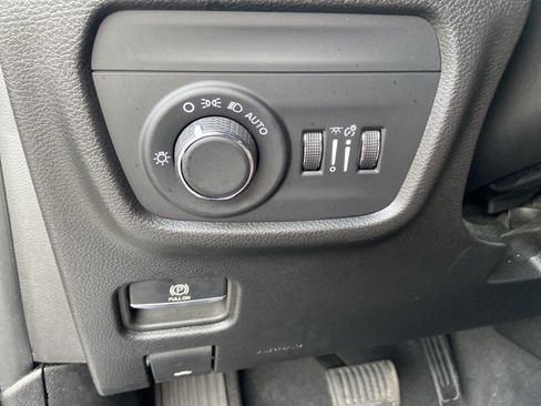 Used 2025 Jeep Grand Cherokee Altitude AWD/4WD image 45