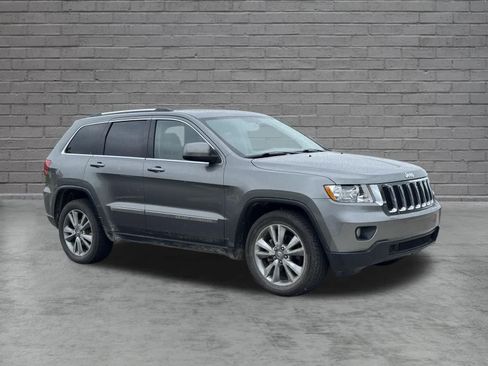 Used 2013 Jeep Grand Cherokee Laredo AWD/4WD image 2