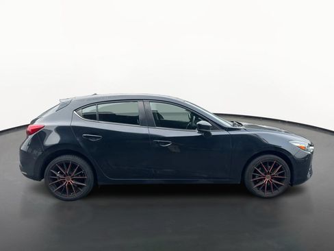 Used 2018 MAZDA MAZDA3 Touring FWD image 2